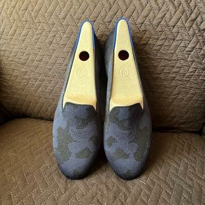 Modern style that look and feel very comfortable.